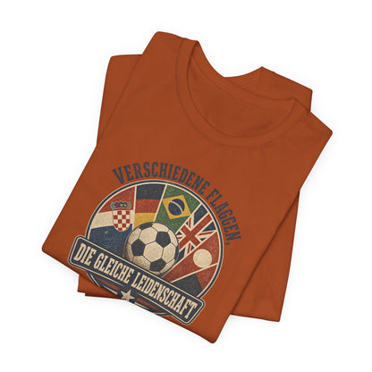Verschiedene Flaggen, Gleiche Leidenschaft 2026 T-Shirt | Fußball WM Tee