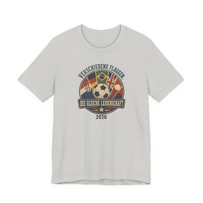 Verschiedene Flaggen, Gleiche Leidenschaft 2026 T-Shirt | Fußball WM Tee