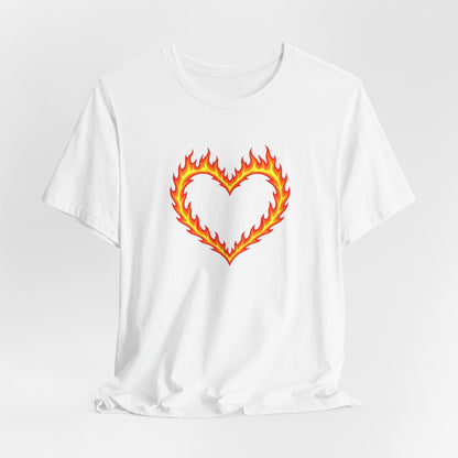 Flammendes Herz T-Shirt | Grafik Tee mit Feuerherz