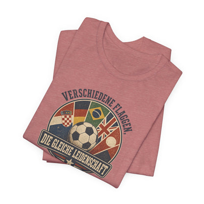 Verschiedene Flaggen, Gleiche Leidenschaft 2026 T-Shirt | Fußball WM Tee