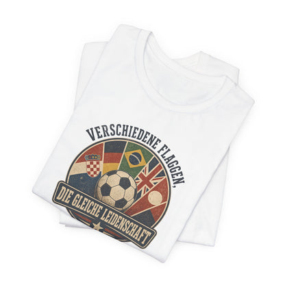 Verschiedene Flaggen, Gleiche Leidenschaft 2026 T-Shirt | Fußball WM Tee