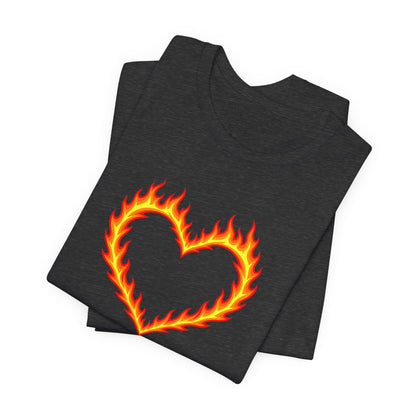 Flammendes Herz T-Shirt | Grafik Tee mit Feuerherz