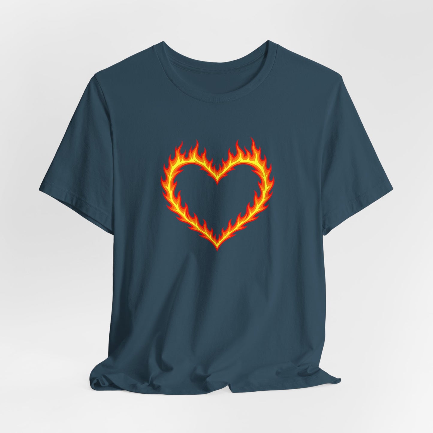 Flammendes Herz T-Shirt | Grafik Tee mit Feuerherz