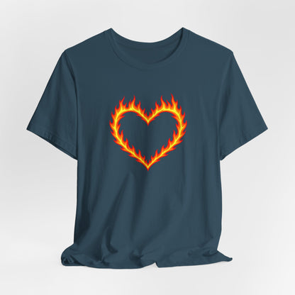 Flammendes Herz T-Shirt | Grafik Tee mit Feuerherz
