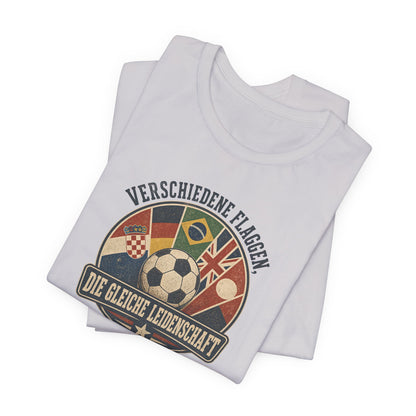 Verschiedene Flaggen, Gleiche Leidenschaft 2026 T-Shirt | Fußball WM Tee